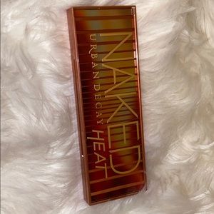 ✨✨✨SALE ✨✨✨Urban Decay Naked Heat Palette